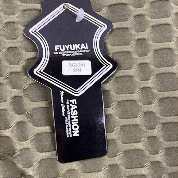 NWT Fuyukai High Waist Green Yoga Pants with Ruched Backside - Picture 2 of 6